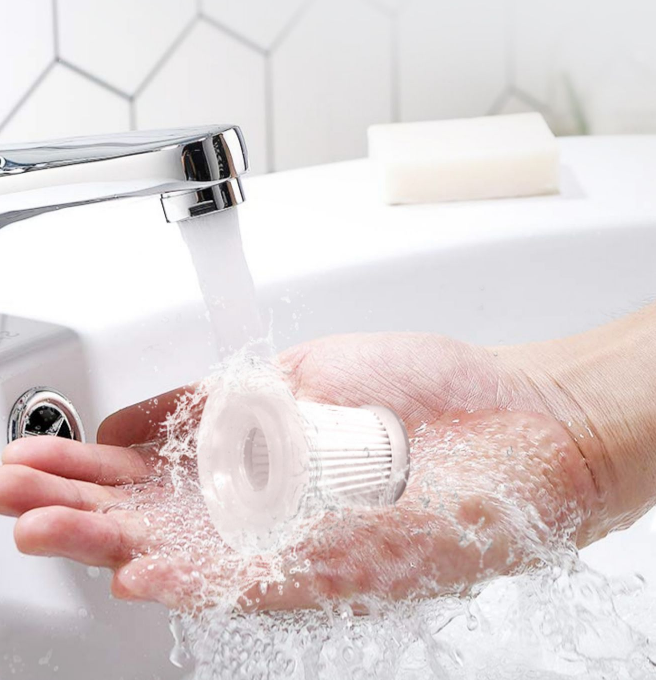 Filtre de l'aspirateur S. Autolab rincé à l'eau du robinet